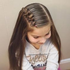 Süße kleinkindfrisur Sanggul Modern, Girl Hair Dos, Side Braid Hairstyles, Toddler Hairstyles Girl, Cool Braid Hairstyles, Princess Hairstyles