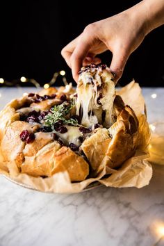 Cranberry Brie Pull Apart Bread, Brie Pull Apart Bread, Cranberry Baking, Vegetarian Thanksgiving Recipes, Half Baked Harvest Recipes, Thanksgiving Appetizer, Cranberry Brie, Pane Dolce, Vegetarian Thanksgiving