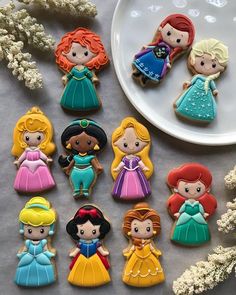 there are many princess cookies on the table