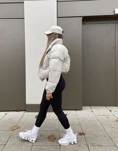 Outfits Cumpleaños, Mode Ulzzang, Korean Winter, Winter Ootd, Look Adidas, Winter Fashion Outfits Casual, Winter Outfits Cold