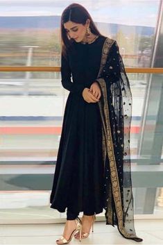 Simple Frock, Pakistani Dresses Casual, Salwar Kamiz, Kurti Designs Party Wear, Simple Pakistani Dresses