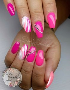 Fushia Pink Nails With Design, Sparkly Gel Nail Designs, Fushia Nail Ideas, Short Biab Nail Designs Summer, Fushia Nails Ideas, Fushia Nails Design, Elegant Spring Nail Art, Fuscia Nails Design, Fucsia Nails Design