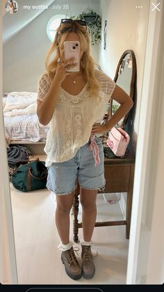 granola outdoorsy vintage outfit inspiration Island Cruise Outfits, Southern Outfits Aesthetic, Crunchy Girl Outfits, Bohemian Outfit Ideas Boho Chic, Granola Church Outfit, Cute Fishing Outfit For Women, Camp Outfit Ideas, Lake House Outfits, Granola Girl Clothes