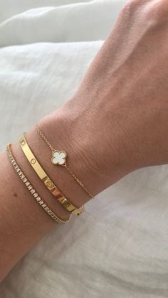 Classy Jewelry #fashion #richgirl #classy #motivation #goldjewellery #1 #aesthetic #thatgirl #gold #positiveenergy Gold Bracelets Stacked, Preppy Jewelry, Wrist Jewelry, Luxe Jewelry, Dope Jewelry, Gold Bracelets, Jewelry Fashion Trends, Classy Jewelry, Jewelry Essentials