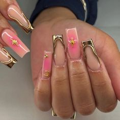 All the baddies shop at PLT🦄🛍💅 Airbrush Nails, Girly Acrylic Nails, Long Square Acrylic Nails, Her Nails, Unique Acrylic Nails, Bling Acrylic Nails, Pink Acrylic Nails, Square Acrylic Nails, Fire Nails