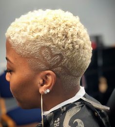 Blonde Tapered Haircut Black Women, Taper Fade Haircut Women Black Design, Tapered Haircut