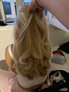 Rollers In Hair, Hair In Rollers, Hair Rollers Tutorial, Blow Wave, Pretty Blonde Hair, Perfect Blonde Hair, Competition Hair, Hair Roller, Blowout Hair