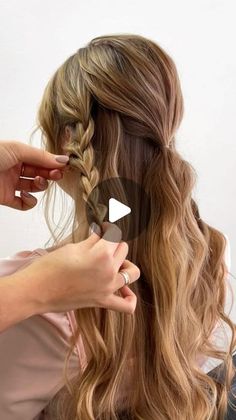 ВИЗАЖИСТ ВЛАДИМИР | СТИЛИСТ ПО ПРИЧЁСКАМ on Instagram: "🌸braid #tutorial ✨ follow ➡️ @miroyul_stylist ❤️ how to textured easy hairstyle Md.: @_chistiakova_18 #Hairstyle #hairstyles #hairtutorial #updo #updohairstyles #updotutorial #hairstyleideas #updohairstyle #hairinspo #hairinspiration #hairstylesonline #onlinecourses #peinado #Frisurgg #weddinghair #weddinghairs" Bridesmaids Hairstyles Tutorials, Simple Bridesmaid Half Up Half Down, Easy Diy Hairstyles For Wedding, Braided Long Hairstyles, Hairstyles For Pageants Long Hair, Easy Wedding Guest Updos For Long Hair, Easy Dress Up Hairstyles, Different Braid Tutorials, Half Updo With Extensions