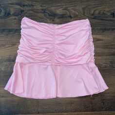 Colorful Natalie Pink Mini Skirt - Size Small | Can Fit An Xs - Never Worn Light Pink Mini Skirt, Pink Mini Skirt, Woman Clothes, Pink Skirt, Pink Mini, Pink White, Mini Skirt, Light Pink, Womens Skirt