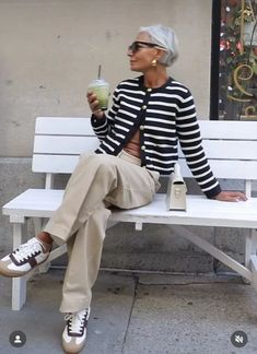 Women In Their 60's Style, Grace Ghanem Style, Older Ladies Fashion, Style Over 50, Stile Casual Chic, Over 60 Fashion