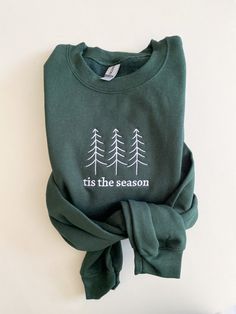 Cricut Sweatshirt Ideas, Embroidered Christmas Sweater, Season Tree, Winter Embroidery, Cricut Shirts, Women Sweatshirt, Christmas Things, Embroidery Sweatshirt