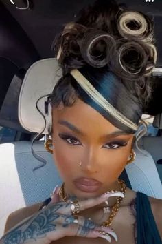 90s Swoop Hairstyle Black Women, Up Do For Black Women, Up Dos For Medium Hair Black Women, 90s Black Women Hairstyles, Cute Birthday Hairstyles Black Women, Baddie Hairstyles Black Women, Pin Up Hairstyles For Black Women, Unique Hairstyles For Black Women, 2000s Hairstyles Black Women