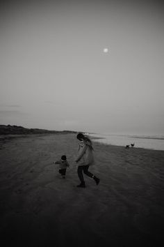 motherhood photo shoot, mom and baby, full moon, beach Dream Life Aesthetic Family, Photo Dump Insta, Full Moon Beach, Aesthetic Dream Life, Motherhood Aesthetic, Dream Life Aesthetic, Aesthetic Family, Family Aesthetic, Aesthetic Dream