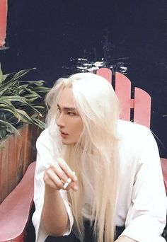 Mixed Men, White Hair Men, Long White Hair, Photographie Portrait Inspiration, Human Poses, Hair Reference, Long Blonde Hair, Pose Reference Photo, Long Hair Styles Men