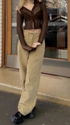 Tan Cordoury Pants Outfit, Courdory Pants Outfits Brown, Coudory Pants, Corduroy Pants Outfit Fall, Corduroy Pants Outfit Aesthetic, Cord Pants Outfit, Corduroy Pants Outfit Women, Dressing Ideas, Fest Outfits