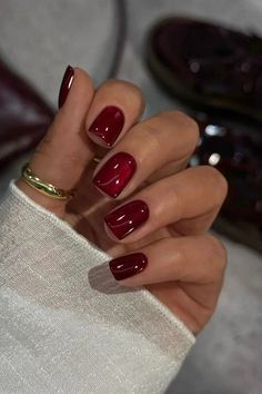 Classy Christmas Nails, Winter Nail Trends, Short Red Nails, Halloween Nail Art Tutorial, Halloween Nail Art Easy, Holiday Themed Nails, Trends 2025, Halloween Nails Easy, Red Christmas Nails