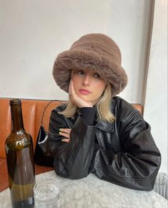 Bridget Brown, Bucket Hat Fashion, Hat Aesthetic, Hat Outfit, Clothes Winter, Aesthetic Winter, Outfit Inspo Fall