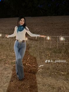 Cow Girl Outfits Ideas Mexican, Vaquera Outfit Cold Weather, Blues Rock Outfit, Cowgirl Mom Outfits, Light Blue Jean Outfit Women, Mexican Fall Outfits, Outfits For Mexico Ranch, Cute Western Outfits Party