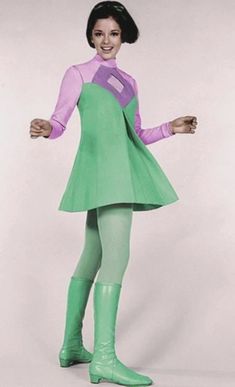 Weird Science Lisa Outfits, Draw Dress, 1960s Space Age, Space Age Fashion, Futurism Fashion, Fashion 60s, Mod Mini Dress, 60s 70s Fashion, Space Fashion