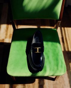 Shop the look on ModeSens! . Choose your T Timeless loafer from a wide range of silhouettes and rich colors. An icon of eternal elegance, the loafer is your perfect style partner for any occasion. Shop Now: https://modesens.com/s/K6k/ Photo Credit: TOD'S #Checkmodesensbeforeyoubuy #Holidaystyle Lv Accessories, Colorful Shoe, Band Shoes, Edison Chen, Photoshoot Spring, Photography Studio Setup, Fashion Ad Campaigns, Joy Of Living, Still Photography