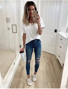 Dunk Outfits, Mama Fashion, Sister Studio, Wfh Outfits, Mom Bod, Weekend Outfits, Fun Clothes, Mom Fashion, Style Goals