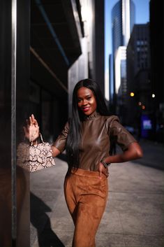 How to wear Fall's hottest hue: brown. Brown skin, black  blogger. Brown leather, Brown suede, WFH outfit Brown Leather Top, Wfh Outfits, Winter Sweater Outfits, Chic Coat, Brown Outfit, Classy Women