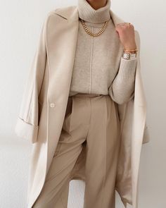 Euro Winter, Elegant Trousers, Chique Outfits, Beige Outfit, Women Office, Looks Chic, Mode Vintage, Office Lady, Business Casual Outfits