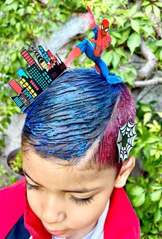 Peinado loco del hombre araña #spiderman #hombrearaña Crazy Hair For Boys, Crazy Hair Boys, Hair Socks, Creative Hairstyles, Boys Haircuts, Crazy Hair