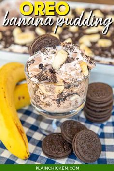 oreo banana pudding in a glass bowl with cookies and bananas