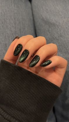 Green Nails December, Slytherin Nails Short, Plain Dark Nails, Gel X Nail Designs Green, Emerald Velvet Nails, Short Gel Nail Designs Natural Manicures, Nail Ideas Mid Length, Nails Design Grunge