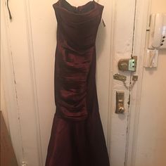 Beautiful Brand New Burgundy Vera Wang Ballgown. Size 10 Us. Labels Still Attached. Never Worn. Perfect Condition Vera Wang Dresses, Dresses Beautiful, Vera Wang, Color Purple, Ball Gowns, Size 10, Branding, Womens Dresses, Brand New