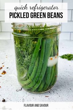 pickled green beans in a jar with text overlay that reads quick refrigerator pickled green beans