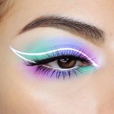 Makeup Looks Fun, Make Up Inspo Aesthetic, Makeup Blanc, Makeup Ideas Cute, Fun Makeup Ideas, Colorful Makeup Looks, Cat Eye Look