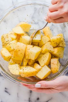 These Roasted Yukon Gold Potatoes are true veggie perfection. Perfectly tender, easy to make, and flavorful thanks to a simple (but delicious) seasoning blend. This recipe takes a basic veggie side dish and makes it something special. Bonus: its done in just 25 minutes! Gold Potato Recipes, Roasted Yukon Gold Potatoes, Seasoned Roasted Potatoes, Natural Nurturer, Veggie Side Dish, Gold Potatoes, Yukon Gold, Marinade Recipes, Yukon Gold Potatoes