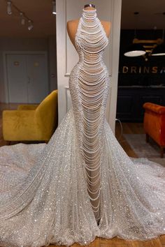 Luxury Long Mermaid Halter Beading Sleeveless Wedding Dress With Pearls Dress With Pearls, Pearl Wedding Dress, Exquisite Gowns, Dream Wedding Ideas Dresses, Glamour Dress, Prom Dress Inspiration, Bridal Party Dresses, Wedding Summer, Pretty Prom Dresses