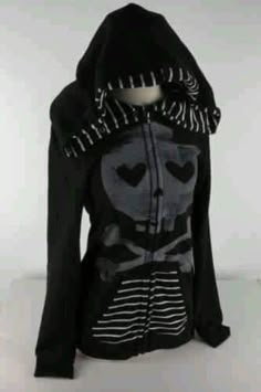 coat hoodie skull sweater black goth on We Heart It Abbey Dawn, Tokyo Street Fashion, Skull Clothing, Emo Outfits, A Skull, Baggy Pants, Skull And Crossbones, Gothic Outfits, Dark Beauty