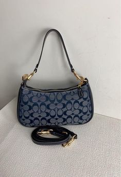 Trendy Coach Shoulder Bag, Coach Bags Vintage, Coach Blue Bag, Coach Bags Outfits, Coach Purse Aesthetic, Coach Hamdbags, Coach Bags Handbags, Coach Shoulder Bag For On-the-go, Luxury Blue Coach Shoulder Bag