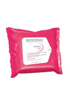 The best face wipes remove dirt, oil and makeup on the go, with ingredients that are kind to your skin (and won’t leave residue). Discover The Glow Memo’s top picks in this guide, including Bioderma Sensibio H2O Makeup Removing Wipes. #FaceWipes #SkincareEssentials #CleanSkin Travel Size Products Beauty, Bioderma Sensibio, Travel Size Beauty Products, Cleansing Water, Makeup Remover Wipes, Makeup Wipes, Cleansing Wipes, Skin Care Mask