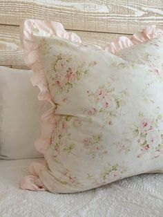 Shabby Chic Floral Ruffle Pillow Sham Baby Pillow Bed, Rideaux Shabby Chic, Floral Baby Bedding, Crib Pillows, Floral Crib Bedding, Euro Pillow Covers, Shabby Chic Nursery, Easy Pillows, Shabby Chic Pillows