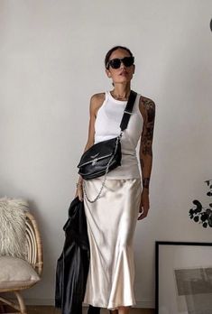 Eclectic Minimalist Fashion, Austin Street Style, January Outfits For Women, Midi Satin Skirt, 2024 Outfits, Beach Vacation Outfits, Spring Summer 2023, Looks Street Style, Satin Skirt