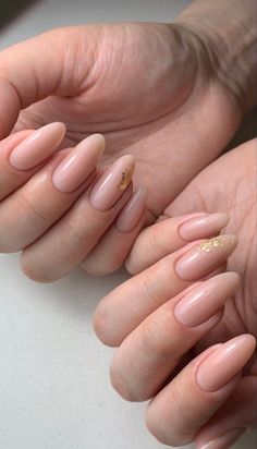 Nails Nude Ideas, Uñas Delicadas Y Sencillas, Chic Wedding Nails, Nude Wedding Nails, Nails 2022 Autumn, Nude Gold Nails, Autumn Nails Ideas, Nails Ideas Autumn, Fall Nails 2022