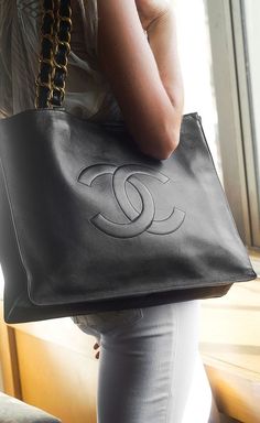 Sacs Tote Bags, Chanel Tote Bag, Chanel Tote, Handbag Heaven, Black Leather Tote, Chanel Black