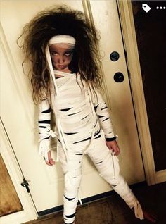 Mummy Halloween Costume, Halloween Costumes To Make, Mummy Halloween, Diy Costumes Kids, Black Halloween Dress, Diy Kostüm, Scary Halloween Costumes