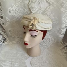 Vintage 1950's off White pillbox style hat. Has a floral adornment with rhinestones. No makers label or tag. *SCROLL DOWN FOR CONDITION & MEASUREMENTS* CONDITION: I note a small faded discoloration on the top, left side near the adornment (SEE PIX). MEASURES: Inside circumference~20 1/2" Front to back~8" Left to right~7" *WE APOLOGIZE~BUT WE NO LONGER SHIP TO GERMANY, ITALY OR SPAIN. IF ORDERS COME IN FROM GERMANY, ITALY OR SPAIN, WE WILL HAVE TO CANCEL THEM AND REFUND YOUR MONEY. SORRY FOR THIS 1950s Accessories, 1950s Hat, Pillbox Hat, Pill Boxes, Hats Vintage, Vintage 1950s, Hat Fashion, Caps Hats, Accessories Hats