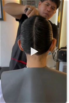 + Medium haircuts Awesome hair tutorial By @hecktors_salon face framing layers, face framing curtain bangs medium hair, face framing curtain bangs round face, face framing curtain bangs thick hair..!! Shaggy Layer, Layer Hairstyle, Medium Haircut, Medium Haircuts, Easy Hair Cuts, Awesome Hair, Short Layered Haircuts, Bridesmaid Hair Short, Haircut Hairstyle