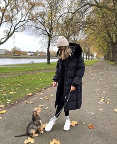 Winter Parka Outfit, Dog Walking Outfit, Parka Outfit, Puffer Outfit, Nyc Winter Outfits, Ny Outfits, New York Outfits, Walking Outfits, Winter Outfits Warm