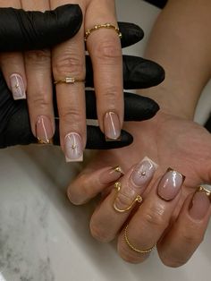 #nails #nailsofinstagram #nailart Short Classy Nails, Birthday Nail, Overlay Nails, Milky Nails, Floral Nail, Work Nails, Casual Nails, Classy Acrylic Nails, Short Square Acrylic Nails