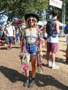 The best-dressed music fans spotted at ACL Fest - CultureMap Austin Austin Outfits, Coachella Outfits, Boho Queen, Festival Clothes, Music Festival Outfits