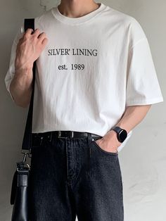 White Graphic Tee Outfit Men, Cropped T Shirt Men, Cropped Tee Outfit Men, Cropped Tshirt Outfits, Cropped Shirt Men, White Short Sleeve Shirt For Streetwear, White Tee Streetwear Outfit Men, White Cropped T-shirt For Streetwear, Graphic Tee Outfit Men