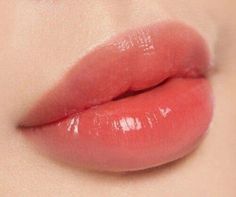 Round Lips No Cupids Bow, Non Cupids Bow Lips, Wide Lips Aesthetic, Soft Lips Aesthetic, Pouty Lips Aesthetic, Round Cupids Bow Lips, No Cupids Bow Lips, Rounded Cupids Bow Lips, Princess Peach Lips